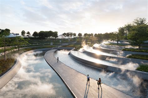 Quincentennial Park: A Breathtaking Waterfront Oasis for Reflection and Festivities!