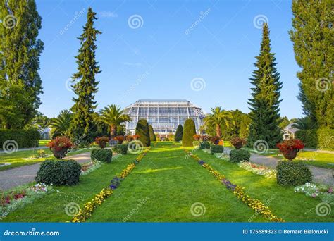 The Historic Alter Botanischer Garten: A Botanical Wonderland of Ancient Knowledge and Blooming Beauty!